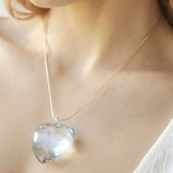 NEW URBAN OUTFITTERS NECKLACE CRYSTL HEART RAYANNE PENDANT TRANSLUCENT CHUNKY - Picture 2 of 2